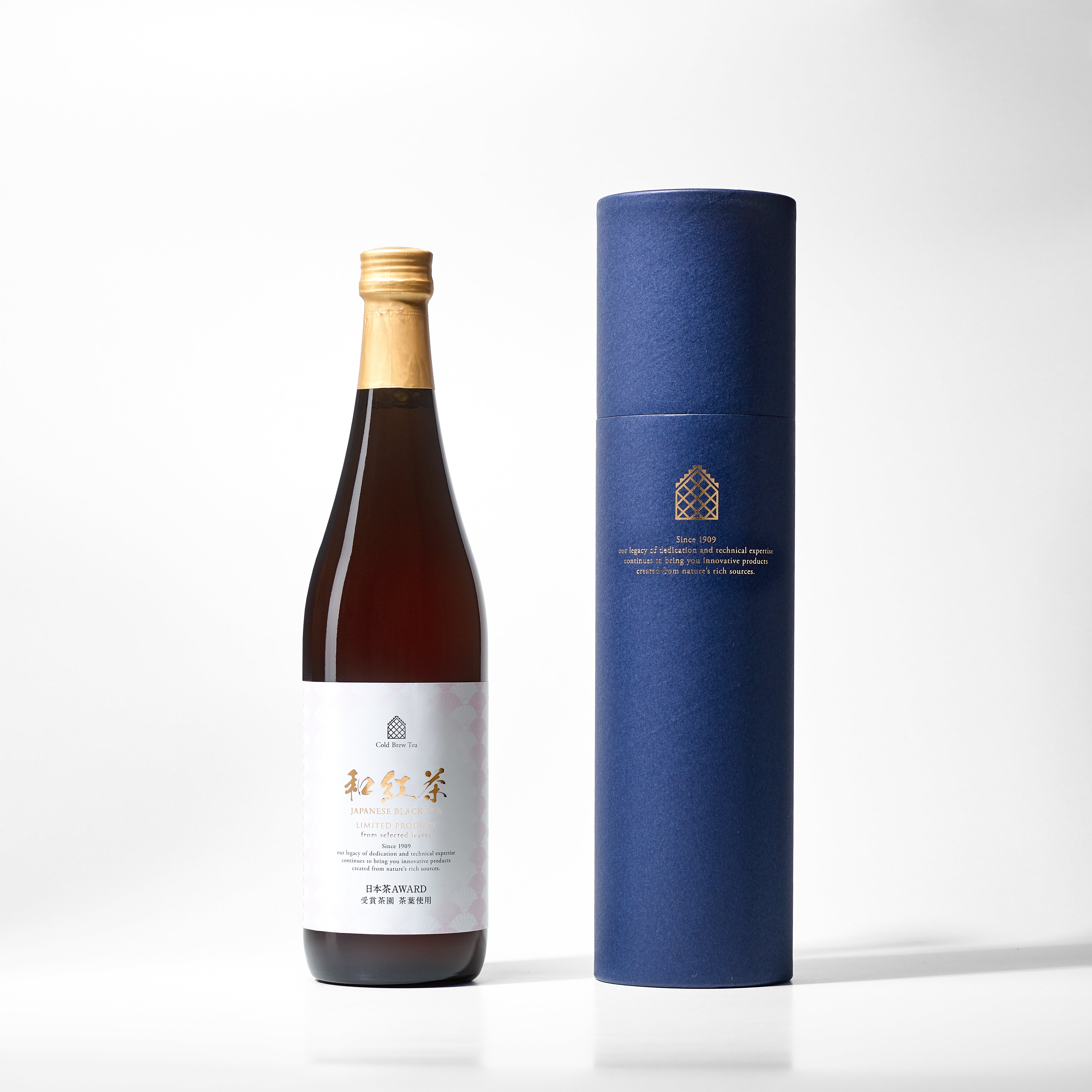 ワイングラスで飲む名茶。