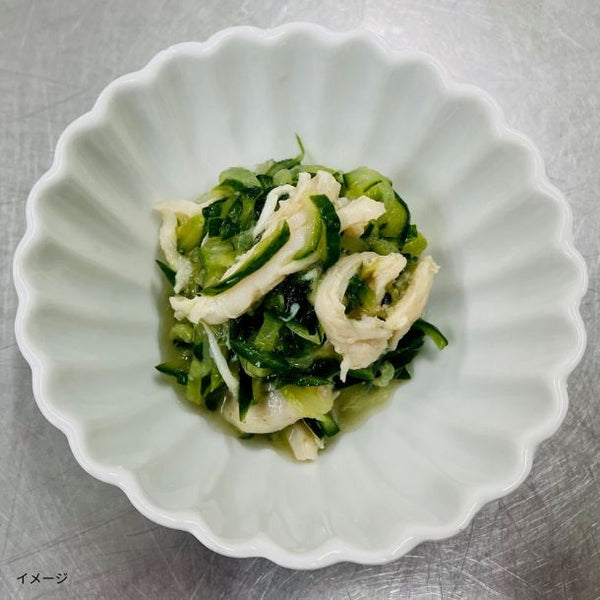 「蒸し鶏ときゅうりの梅肉和え」