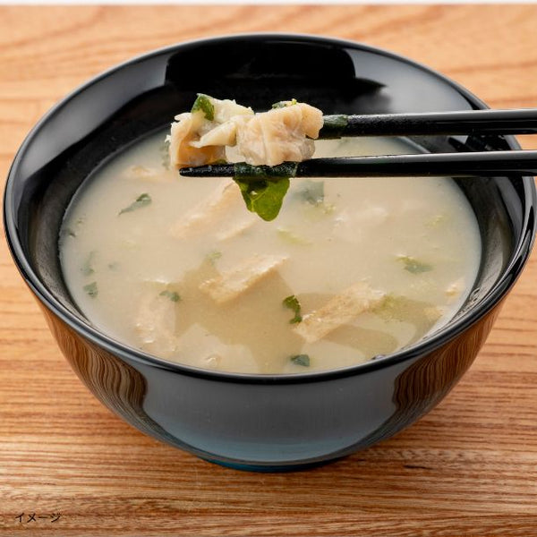 「花びら茸と小松菜のお味噌汁」