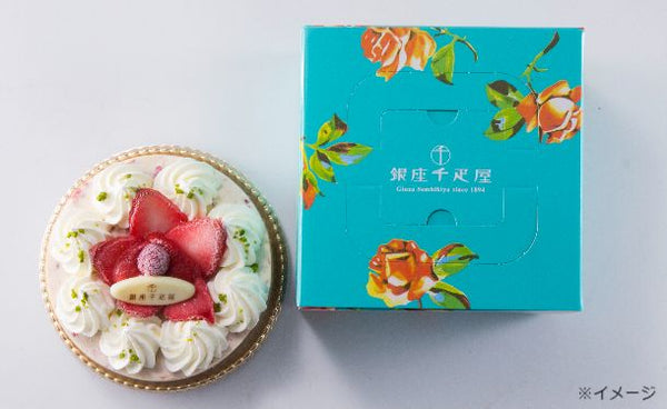 銀座千疋屋「ベリーたっぷりホワイトクリスマス アイスケーキ」