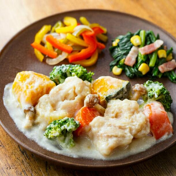 「チーズのコク深い 鶏と野菜のクリームソースかけ」