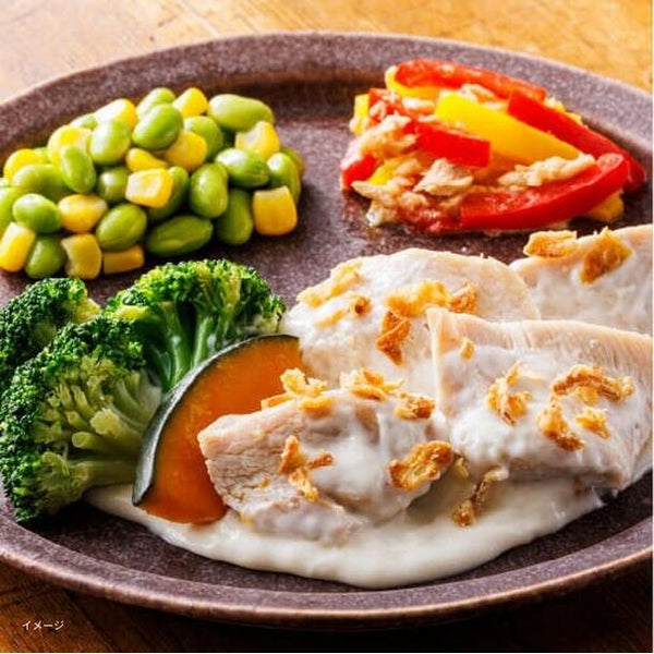 「しっとり蒸し鶏の洋風チーズソース」